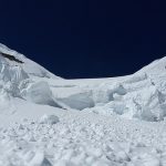 Les drapeaux d’avalanche indispensables sur les pistes de ski